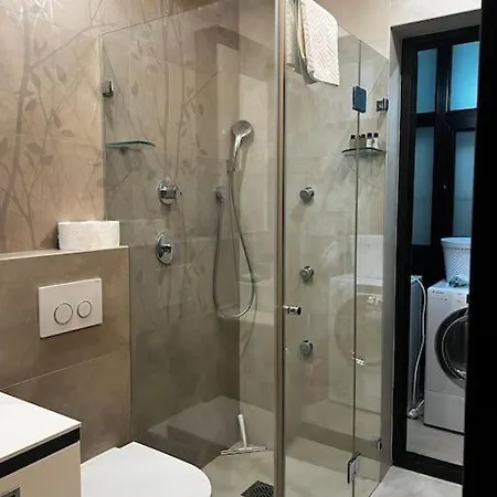 Two-bedroom Flat In Apartment *