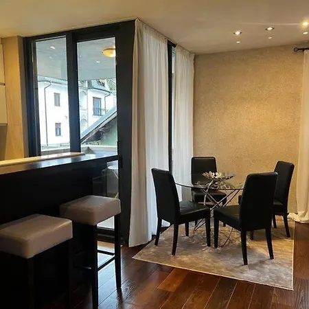 Two-bedroom Flat In Apartment *